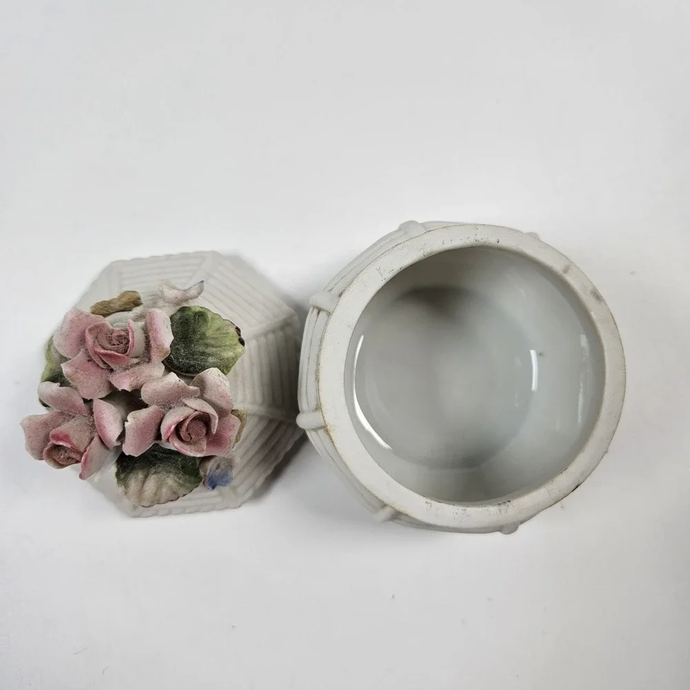 Vintage VTG Vase Raised Floral Decoration Ceramic‎ Glazed Jewelry Box Trinket